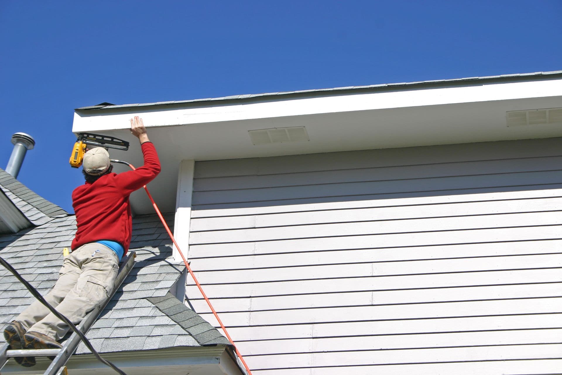 bigstock-Attaching-the-Fascia-Boards-40751902.jpg